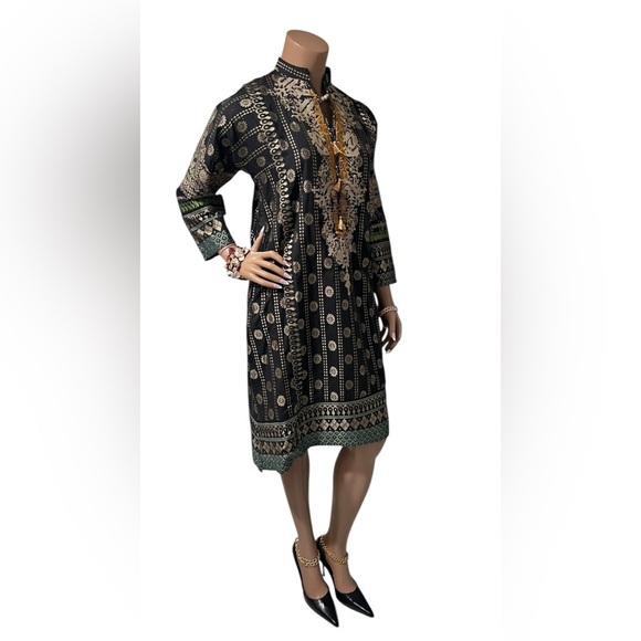 Elegant Black and Gold Women's Dress - Picture 10 of 12